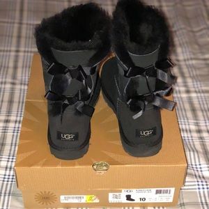 Ugg Bailey Bow (worn once)
